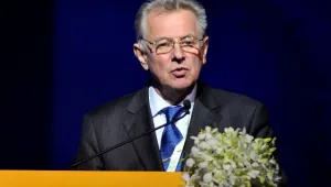 Унгарският президент обвинен в плагиатство от българин
