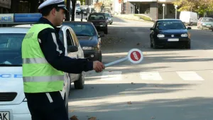 Продължават полицейските проверки в цялата страна