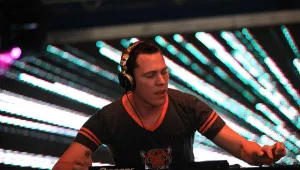 Tiesto открива 