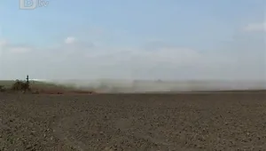 Пет дни сонда залива с нефт нивите на Кнежа