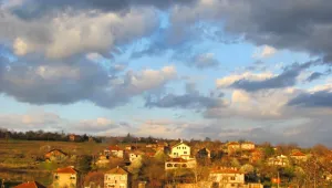 Денят започва със слънце, но продължава с дъжд
