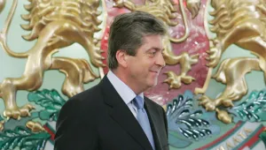 Президентът окичва със 