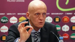 Колина проведе семинар с реферите на Евро 2012