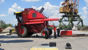 Полицията задържа комбайн, холандец и пловдивчанин