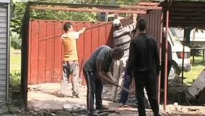 Незаконни гаражи бяха съборени в Пловдив
