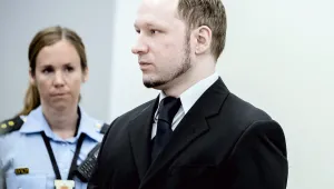 Свидетел по делото срещу Брайвик го замери с обувка