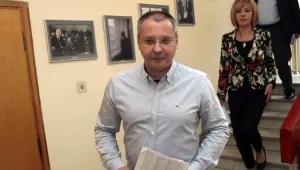 Станишев брои подписите за 