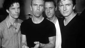 Почина барабанистът на Crowded House