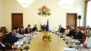 Разместването на чиновниците започна, цената остава мистика