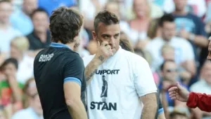 Роби Уилямс сложи тениска Support Stan