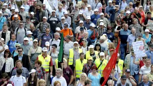 Хиляди чешки пенсионери на протест в Прага