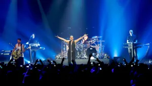 Вдигат малък град зад сцената на концерта на Depeche Mode