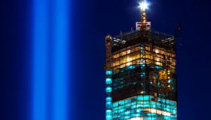 Новата сграда на Световния търговски център в Ню Йорк достигна върха си – 541 метра