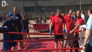 Затворници борят агресията зад решетките с боксови ръкавици