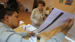 Членове на СИК в Пловдив издирваха вече гласували, за да им запишат данните