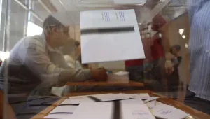 Пробация и условна присъда за двама търговци на гласове