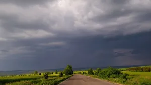 Облачен и леко дъждовен празничен петък