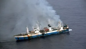 6 души загинаха при пожар на китайски риболовен кораб