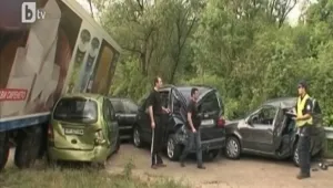 ТИР помете шест коли край Враца, десетина пострадаха