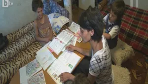 Многодетна майка чака пет години за общински дом
