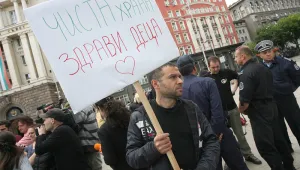 Десетки на протест срещу ГМО гиганта 