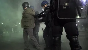 Парижката полиция задържа протестиращи срещу гей браковете