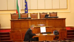 Левицата с нов опит да реабилитира кадри с агентурно минало