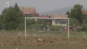 Съдиите на селските мачове свирят така, че да се приберат цели
