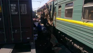 Пътнически и товарен влак се удариха в Русия
