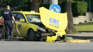 Полицай загина в катастрофа между такси и патрулка