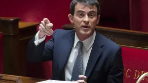 Френският премиер водил децата си на мач с правителствения самолет