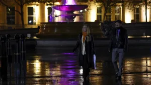 И забележителностите в Лондон приветстваха новата принцеса (ВИДЕО)