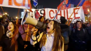 Двама души бяха убити на студентските протести в Чили