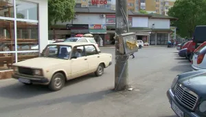 Стълб насред пътя и във Варна