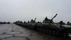 Военните тренират за парада на Гергьовден под проливния дъжд