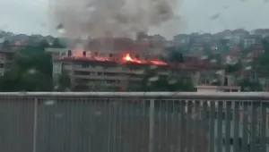 Мълния подпали жилищен блок в Дряново