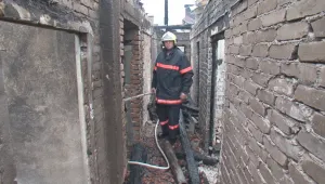 Безсънна нощ за обитателите на ударения от мълния блок в Дряново