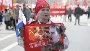 Новосибирск се украси с десетки билбордове, възхваляващи Йосиф Сталин