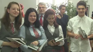 Куриоз: Ученици печелят награди, за които трябва да платят данък
