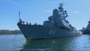 Севастопол отбеляза Деня на победата с парад на бойни кораби (ВИДЕО)