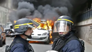 Френски полицаи протестираха срещу насилието над служители на реда (ВИДЕО)
