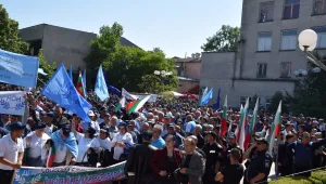 Политиците си тръгнаха, Джебел празнува