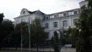 Ученици и родители набират средства за ремонт на бившата Пловдивска мъжка гимназия