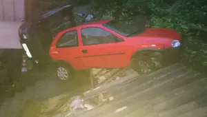 Свлачище обърна коли в Габрово