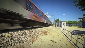 В Горна баня вече ще пресичат жп линията през подлез