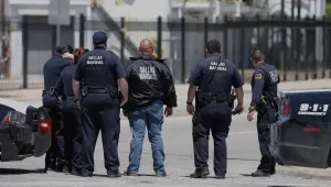 Неизвестно лице уби с нож един човек и рани трима в Тексаския университет