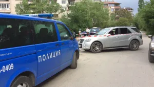 Изоставиха краден джип по средата на столично кръстовище 