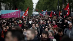 Хиляди протестираха в центъра на Париж срещу новоизбрания президент Еманюел Макрон