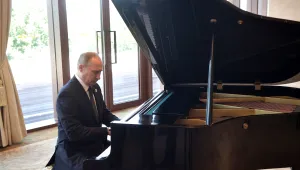 Преди важна среща в Пекин: Владимир Путин посвири на пиано (ВИДЕО)