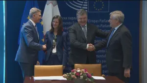От днес украинците влизат в ЕС без визи (ВИДЕО)